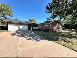 1936 Mckinney Dr, Great Bend, KS 67530