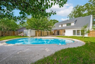 8014 Wray Ct, Houston, TX 77088
