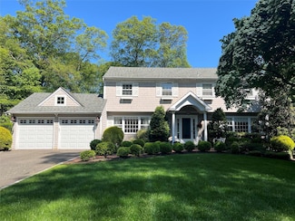 41 Edcris Ln, Huntington, NY 11743