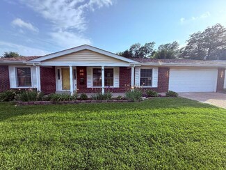636 Coach House Dr, Hazelwood, MO 63042