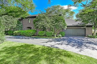 107 Stirrup Ln, Burr Ridge, IL 60527