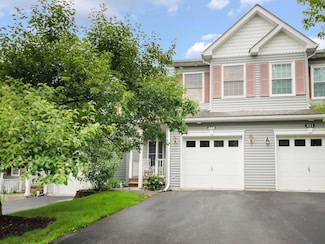 249 Pinebrook Dr, Hyde Park, NY 12538