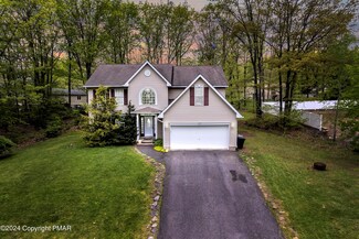 2 Summit Dr, Mount Pocono, PA 18344