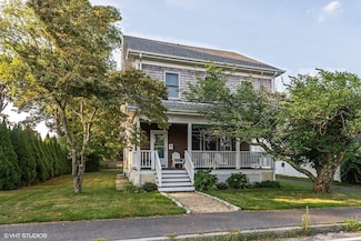 169 Gosnold St, Hyannis, MA 02601