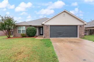 1640 Duke St, Conway, AR 72032