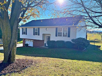 271 Wyndham Hill Dr, Fishersville, VA 22939