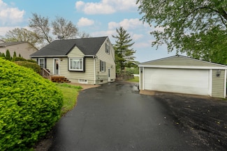 3300 Ellenboro Dr, Troy, MI 48083