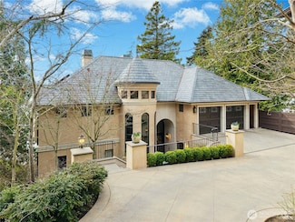 11601 Holmes Point Dr NE, Kirkland, WA 98034