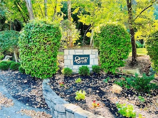 22 Quarry Ridge Rd, Charleston, WV 25304