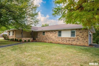 105 Inverness Dr, Pekin, IL 61554