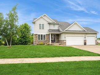 1225 Lyle Murphy Dr, Carlisle, IA 50047