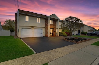 4042 Greentree Dr, Oceanside, NY 11572