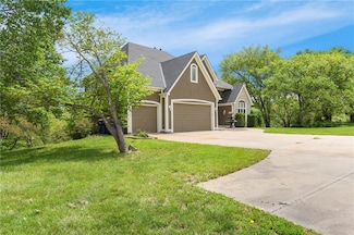 9007 Scott Dr, De Soto, KS 66018