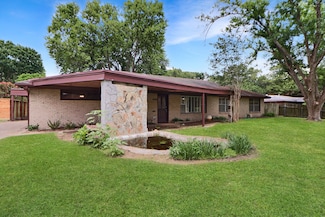 5518 Holly St, Houston, TX 77081