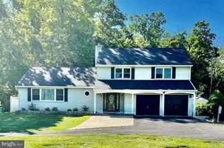 28220 School House Rd, Columbus, NJ 08022