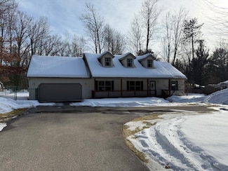 147 Winding Dr, Houghton Lake, MI 48629