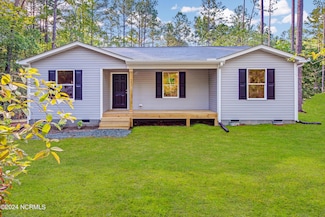 4 Stewartsville Rd, Laurinburg, NC 28352