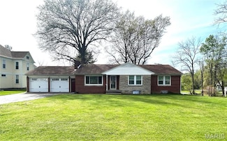 301 S Main St, White Hall, IL 62092