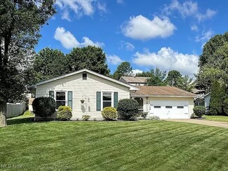7598 Huntington Dr, Youngstown, OH 44512