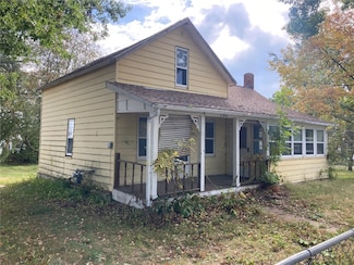302 Lewis St, Mount Auburn, IA 52313