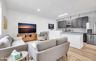 838 S Farmer Ave, Tempe, AZ 85281