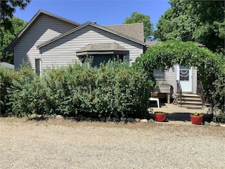103 Bloomer St E, Morristown, MN 55052