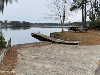 53 Harbour View Dr, Chocowinity, NC 27817