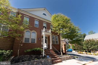 1866 Amberwood Manor Ct, Vienna, VA 22182