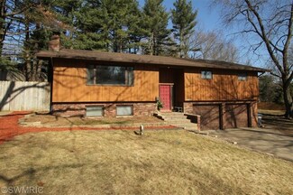 3879 Rollridge Ave, Kalamazoo, MI 49004