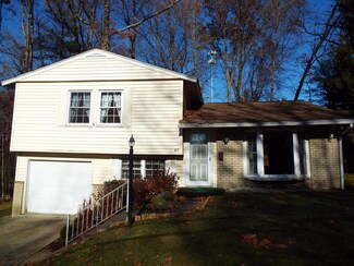 97 Applewood Valley Dr, Clarion, PA 16214