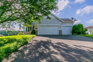 8413 Lobelia Ct, Shakopee, MN 55379