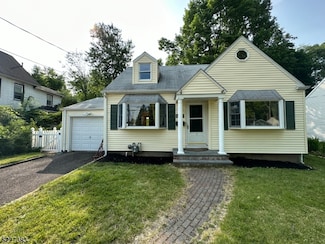 61 Center St, Chatham, NJ 07928
