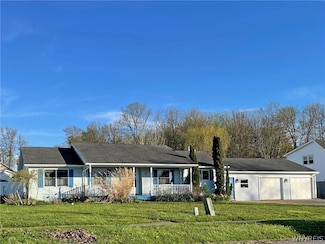 118 Holiday Ln, Hamburg, NY 14075