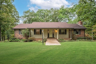 1085 Claylick Rd, White Bluff, TN 37187