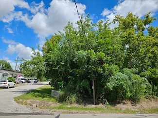 4021 Oak Ln, Bacliff, TX 77518