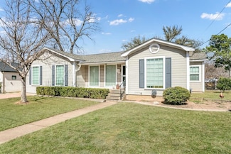 304 E Hackberry St, Fredericksburg, TX 78624