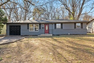 2952 E Southeast Cir, Springfield, MO 65802