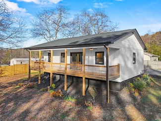 90 Park St, Bryson City, NC 28713