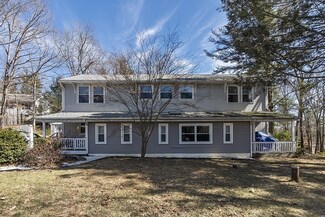 134 Cedar St, Sturbridge, MA 01566