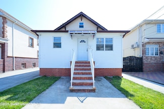 1932 Clove Rd, Staten Island, NY 10304
