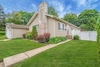 5 Willets Dr, Syosset, NY 11791