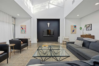 2909 Stratford Dr, Austin, TX 78746