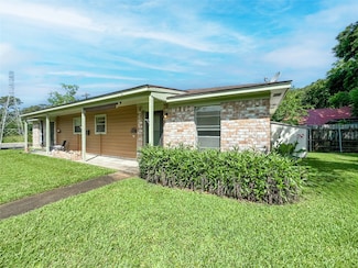 4537 Dakota St, Dickinson, TX 77539