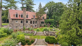 546 Lake Ave, Greenwich, CT 06830