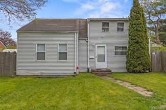 25884 Leach St, Roseville, MI 48066