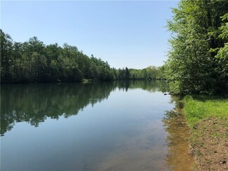 10 Mallard Lake Dr, Grove City, PA 16127