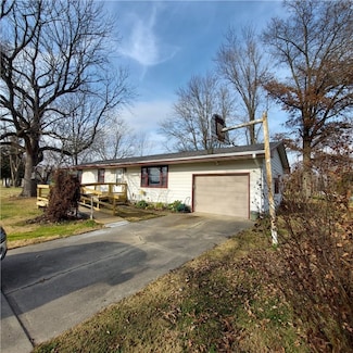 111 Embarras St, Sainte Marie, IL 62459