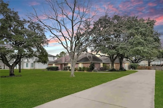 2907 N Saddlebrook Ln, Katy, TX 77494
