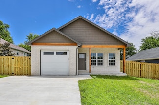 250 W Erin Cir, Bolivar, MO 65613