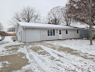 102 Cottage Dr, Norfolk, NE 68701